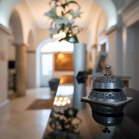 Atrium Rooms & Cafe Sopron Buitenkant foto