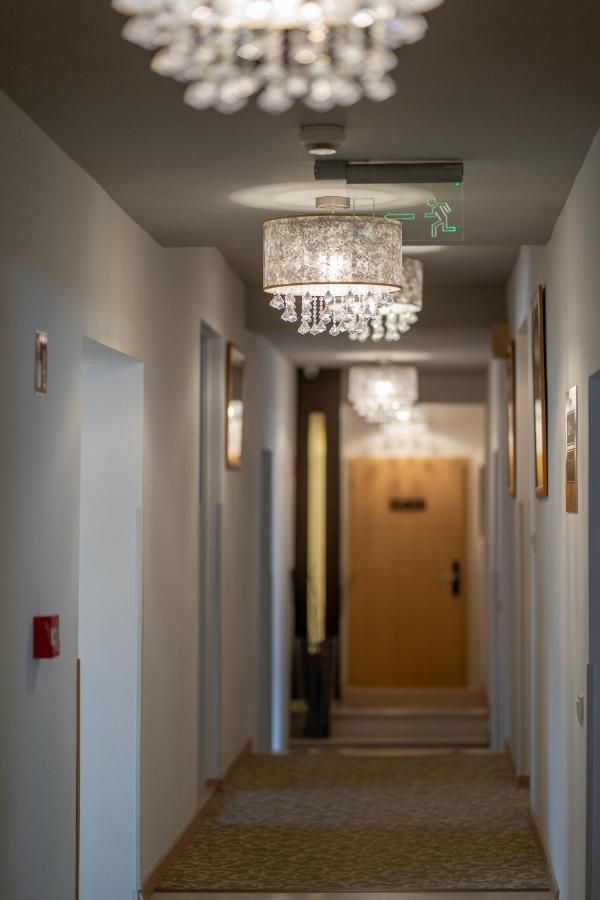 Atrium Rooms & Cafe Sopron Buitenkant foto