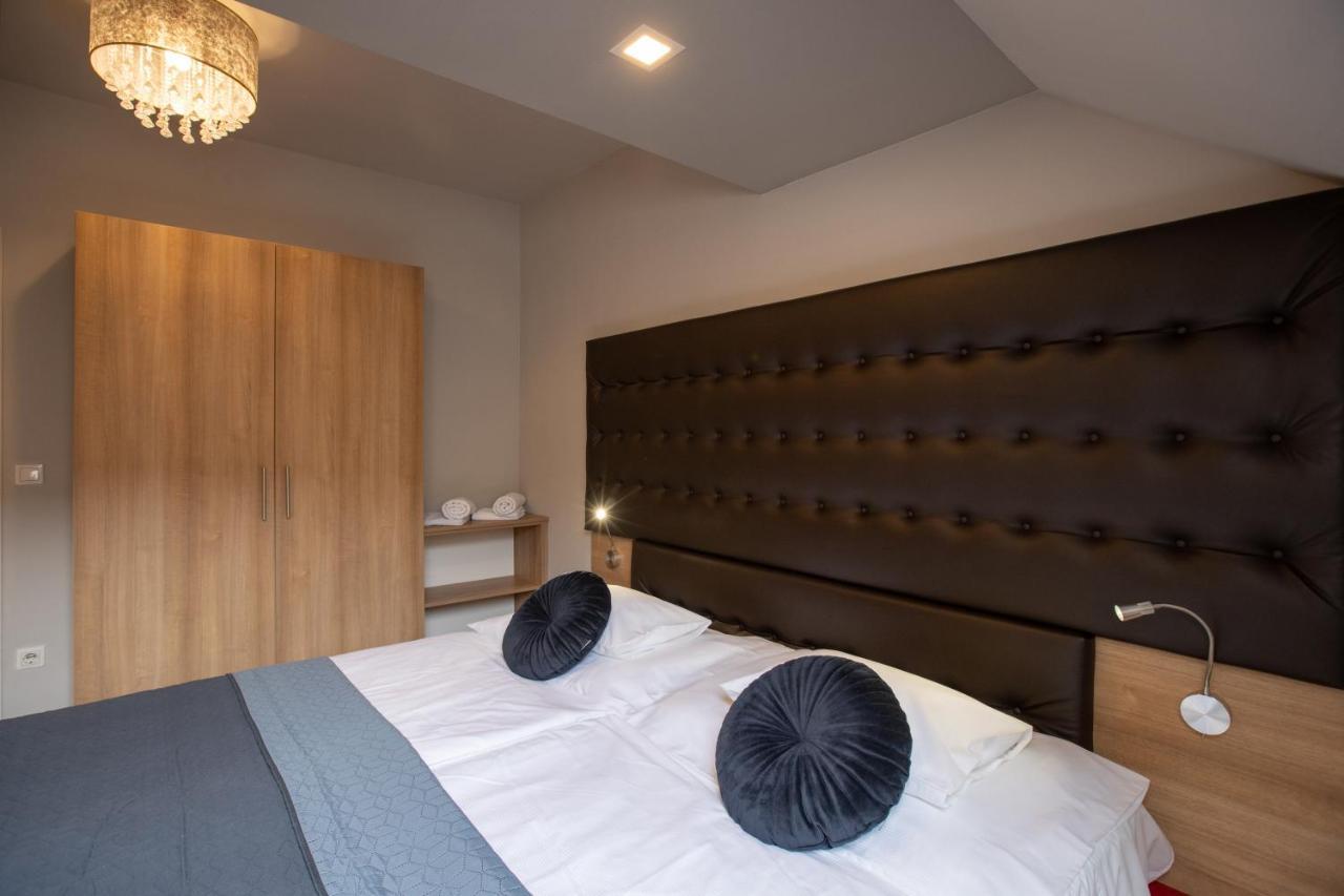 Atrium Rooms & Cafe Sopron Buitenkant foto