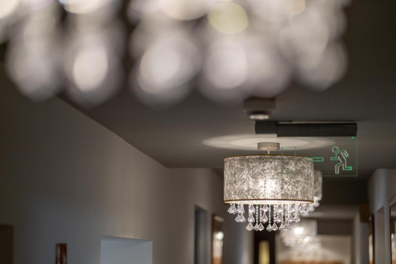 Atrium Rooms & Cafe Sopron Buitenkant foto