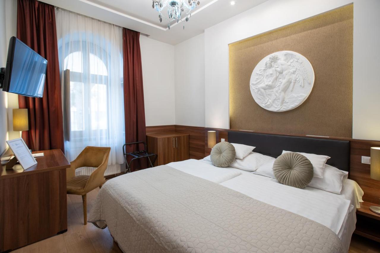 Atrium Rooms & Cafe Sopron Buitenkant foto