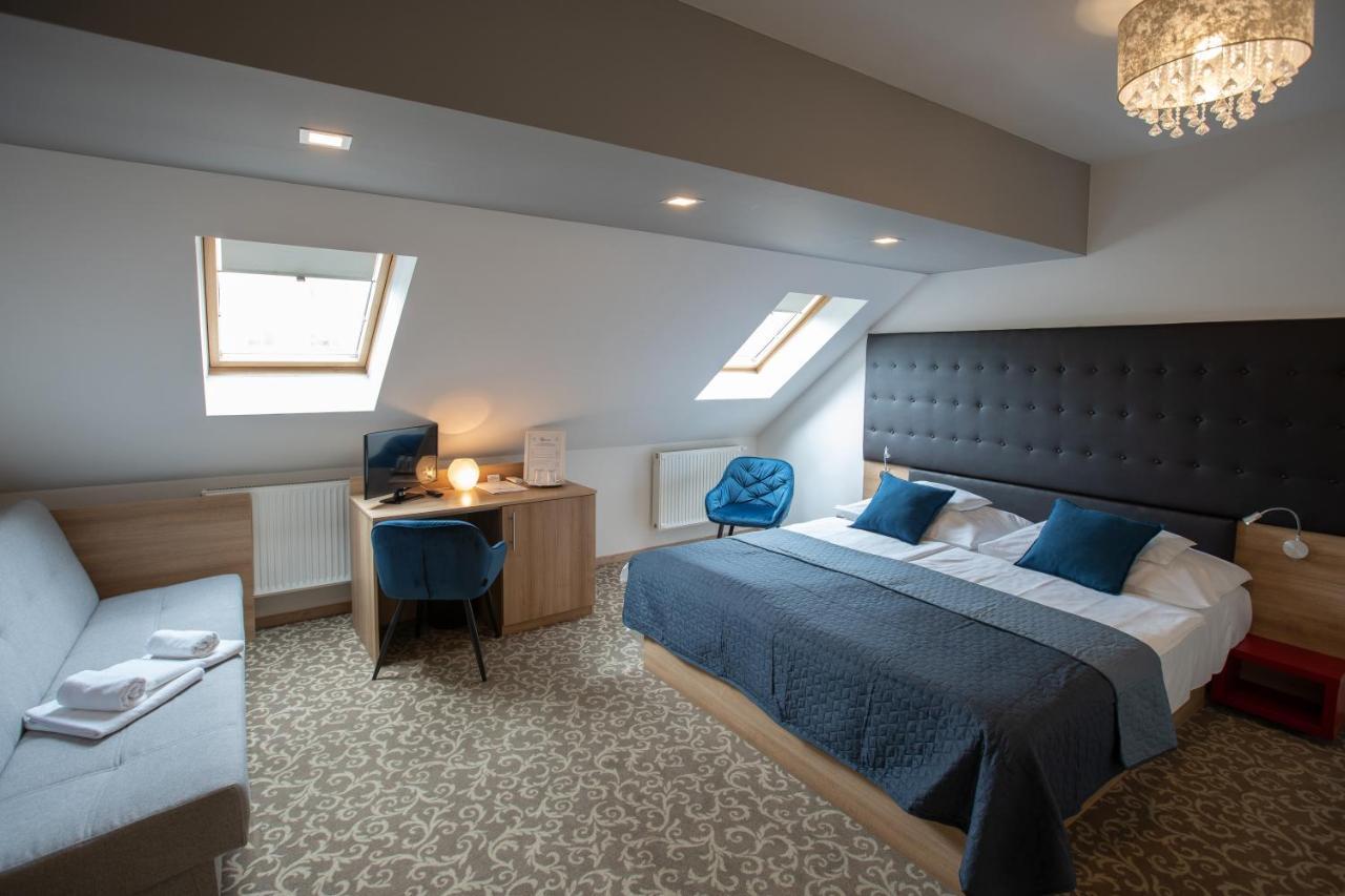 Atrium Rooms & Cafe Sopron Buitenkant foto