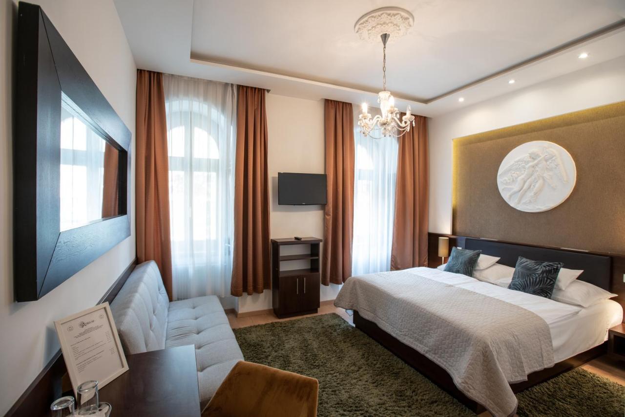 Atrium Rooms & Cafe Sopron Buitenkant foto